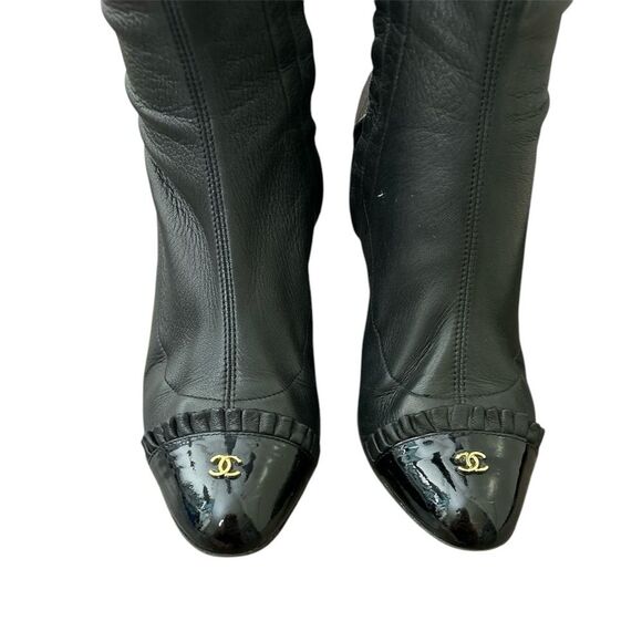 Chanel Black Lambskin Knee-High Boots 2010 Cap Toe Patent Leather CC Logo EU 37 - Picture 3 of 8